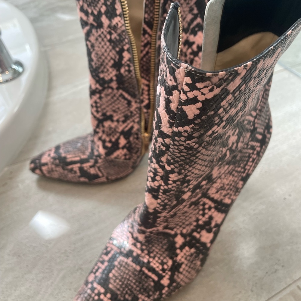 Mistress rocks python booties - Picture 2 of 3